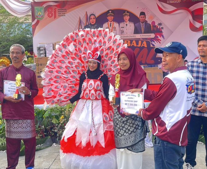 Tampil Memukau, SMPS Islam Al-Azhar 1 Batam Raih Juara 1 Karnaval Kecamatan Lubuk Baja