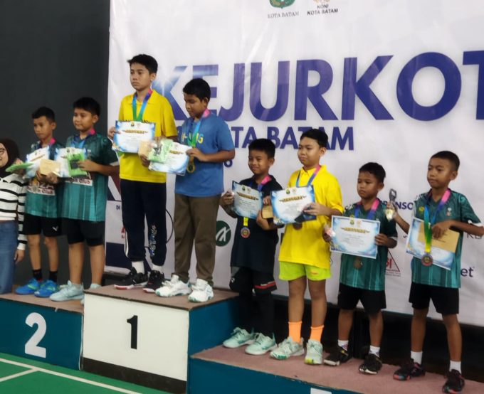 Selamat kepada Ananda GUSTI RAMADHANI MULYONO dari SDS AL AZHAR 3 BATAM berhasil meraih Juara 3 Anak-anak ganda putra dalam rangka KEJURKOT PBSI KOTA BATAM 2026