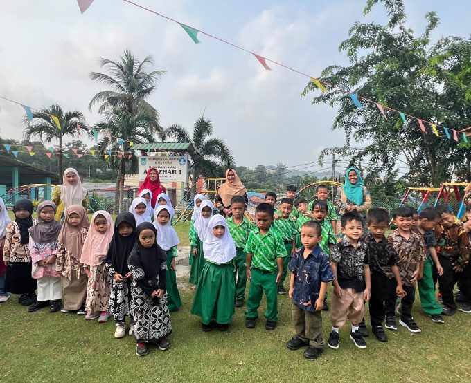 TK Al-Azhar 1 Batam memperingati Hari Batik Nasional